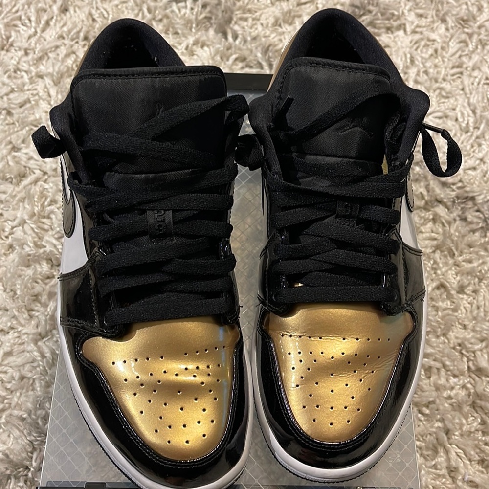 Jordan 1 low Gold Toe